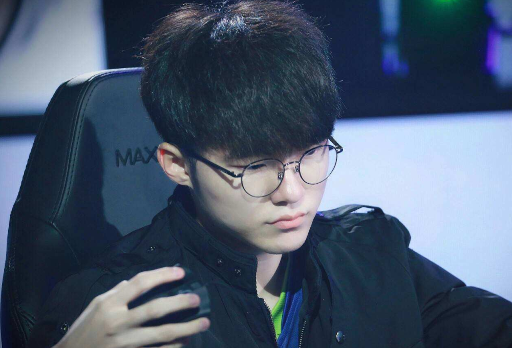 现代足球中 现代足球中